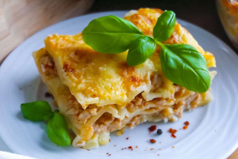 Слои лазаньи с бешамель