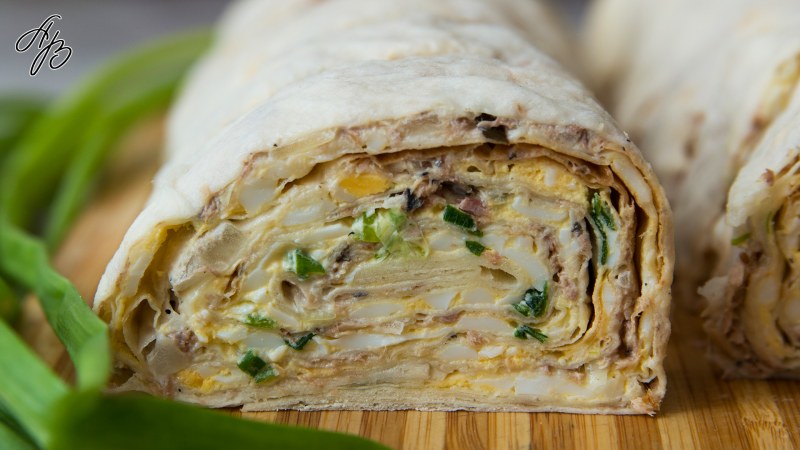 Слоеный салат с крабовыми палочками