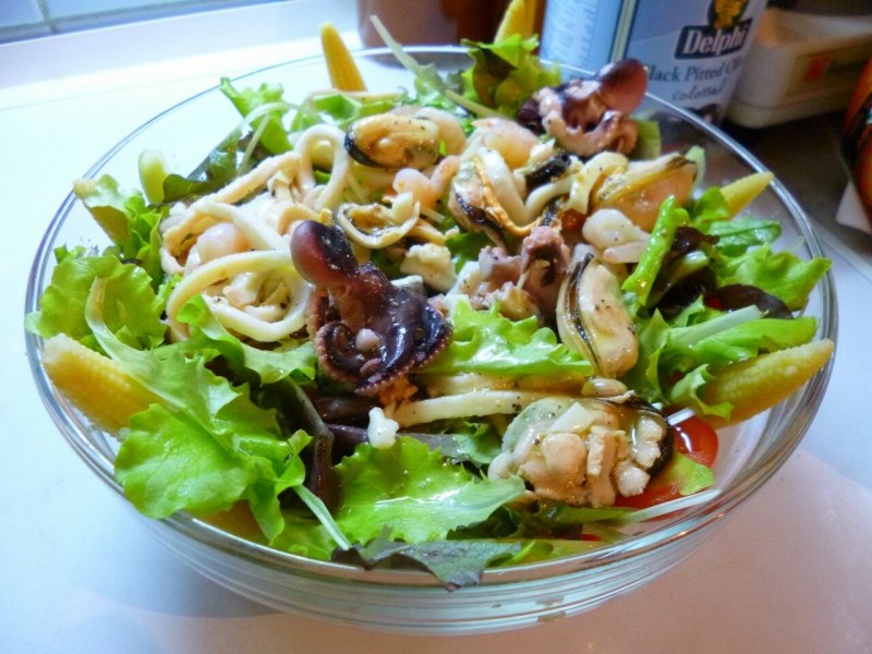 Салат морской коктейль
