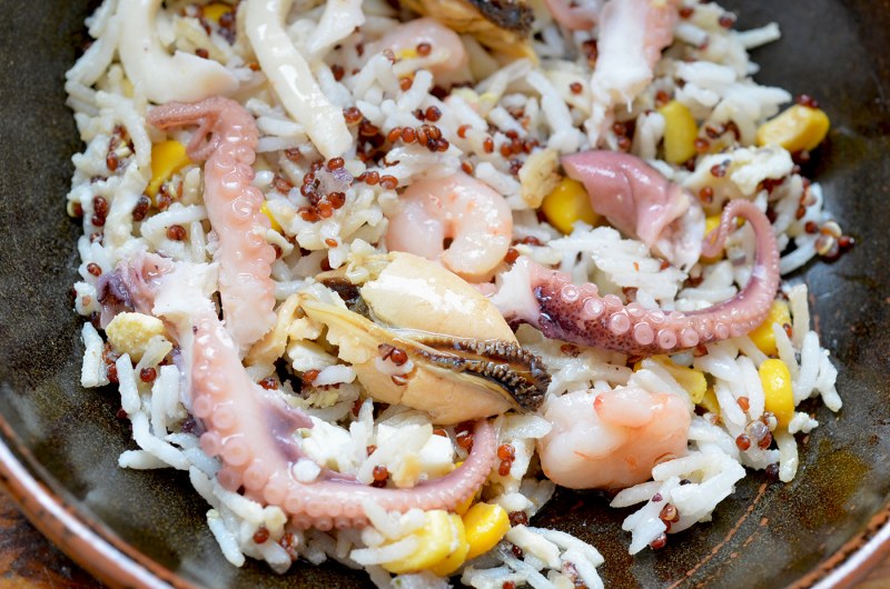 Морской салат (кальмар, креветки, осьминог, мидии)