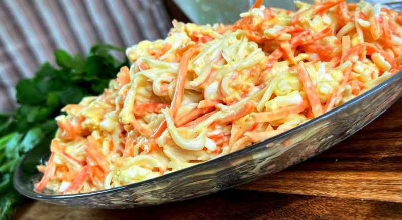 Салат с морковью по-корейски и курицей и грибами