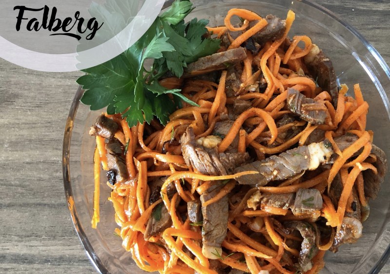 Салат из копчёной курицы с корейской морковкой и огурцом
