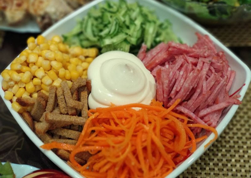 Салат Рыжик с корейской морковью и грибами