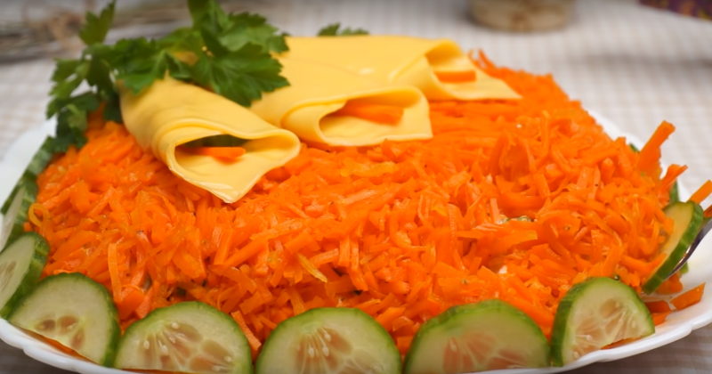 Азиатский салат с говядиной и овощами