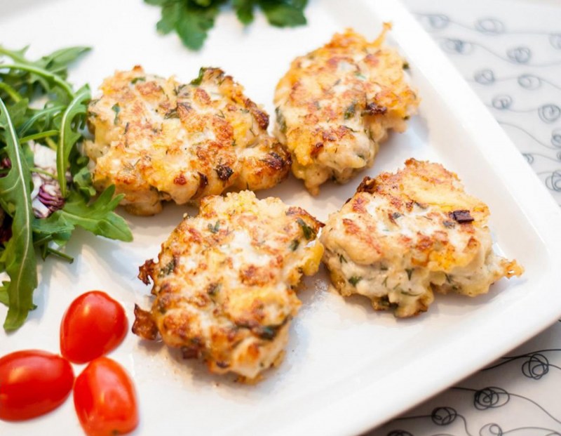 Рубленные котлеты из куриной грудки с майонезом