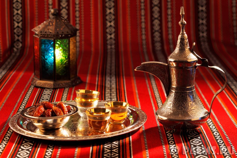 Чай с финиками красиво