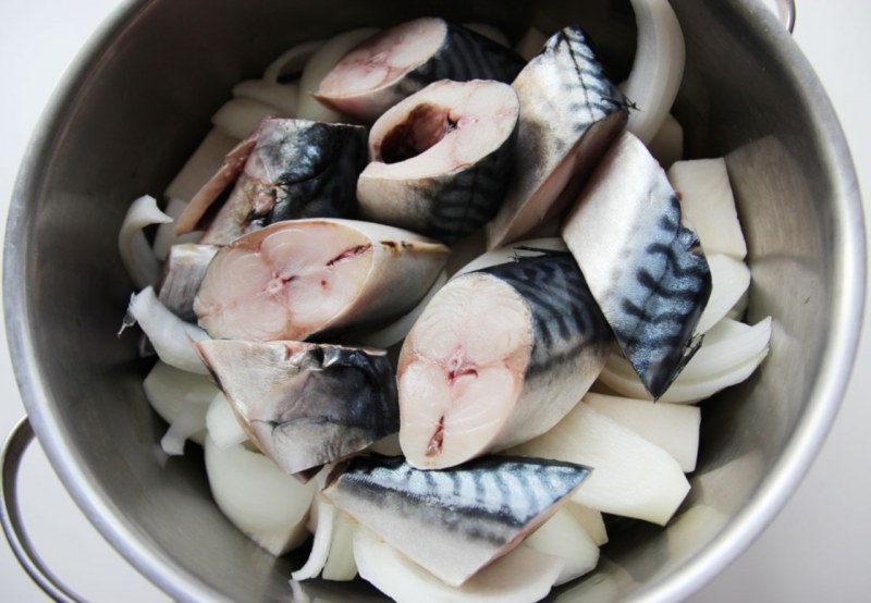 Скумбрия соленая в масле