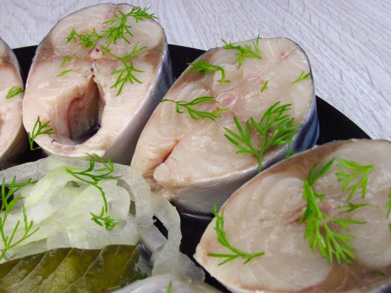 Свежая скумбрия стейк