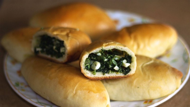 Пирожки с яйцом/зел.луком печеные