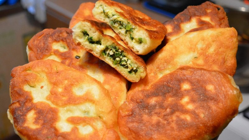 Пирожки из яйца и лука