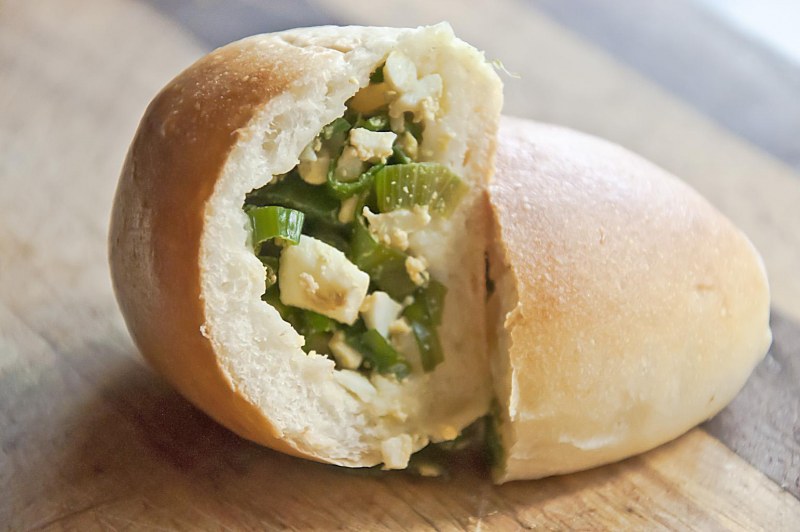 Пирожки с яйцом и луком