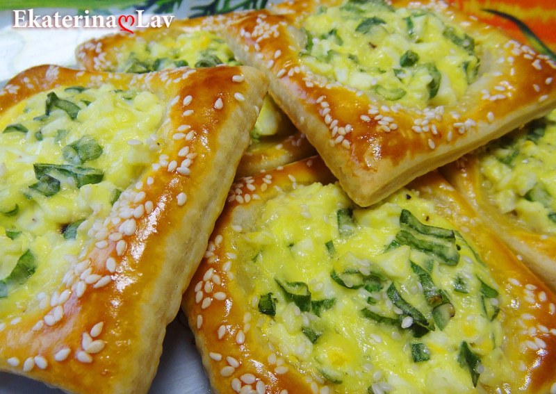 Пирожки с луком и яйцом в духовке