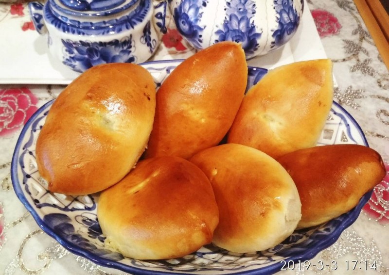 Пирог с луком и яйцом