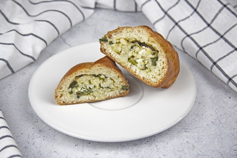 Пирожки с луком и яйцом форма красивая