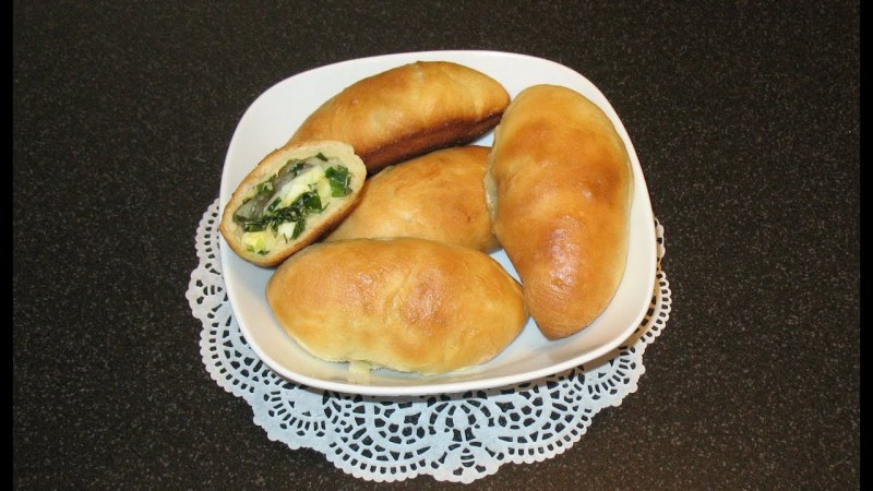 Пирожки с луком и яйцом жареные