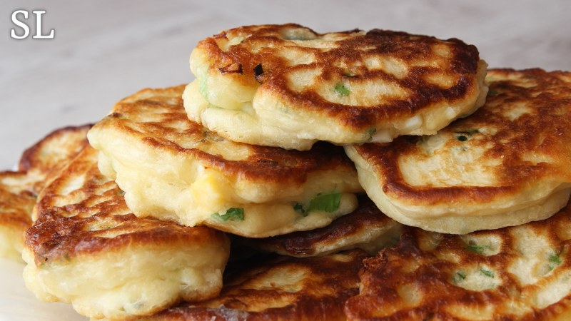 Пирожки с луком и яйцом жареные
