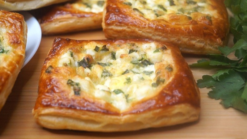 Пирожки с яйцом и луком