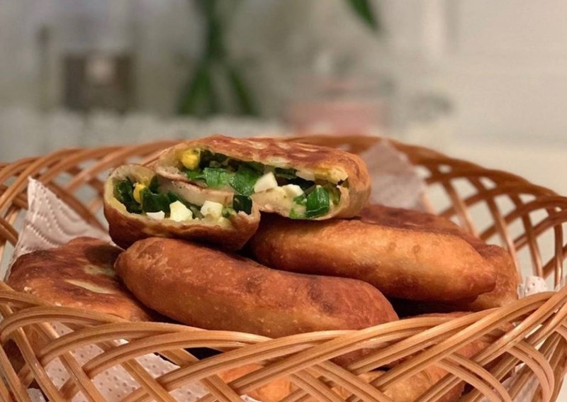 Пирожки с яйцом и зеленым луком