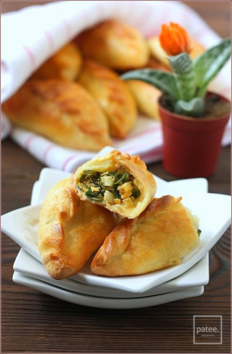 Пирожки с яйцом и луком