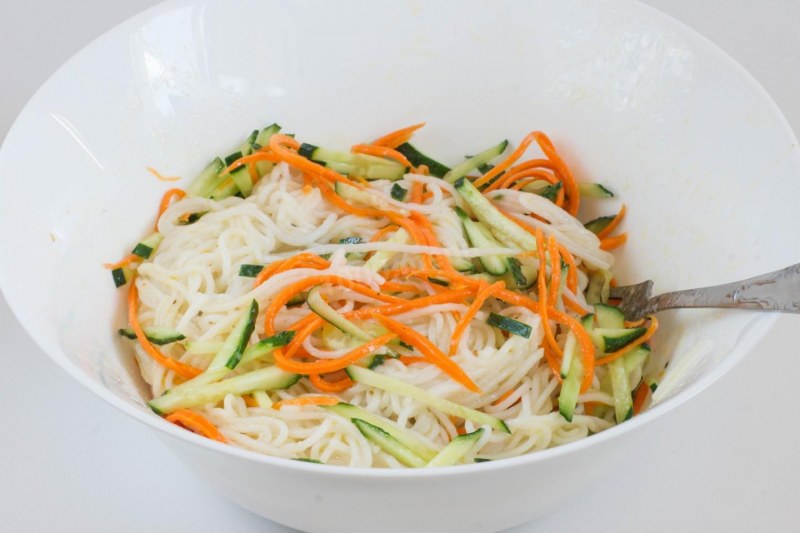 Фунчоза с корейской морковкой