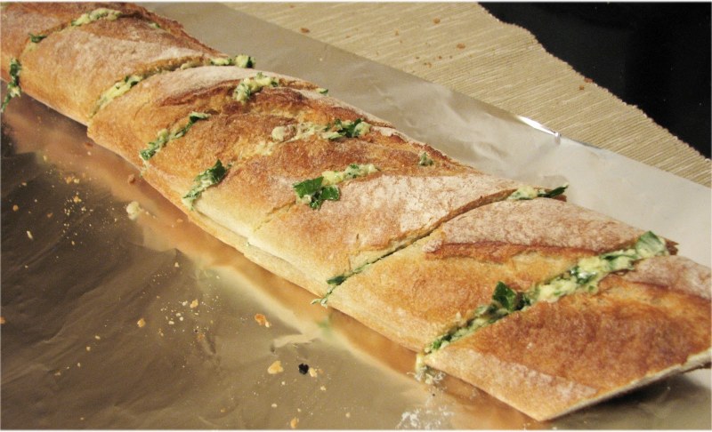Багет с сыром и зеленью