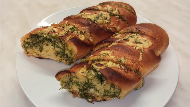 Багет с сыром и зеленью