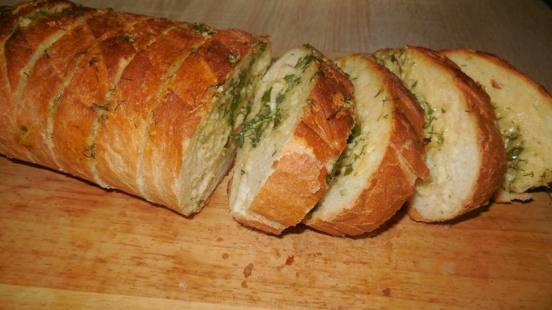 Батон с сыром и чесноком