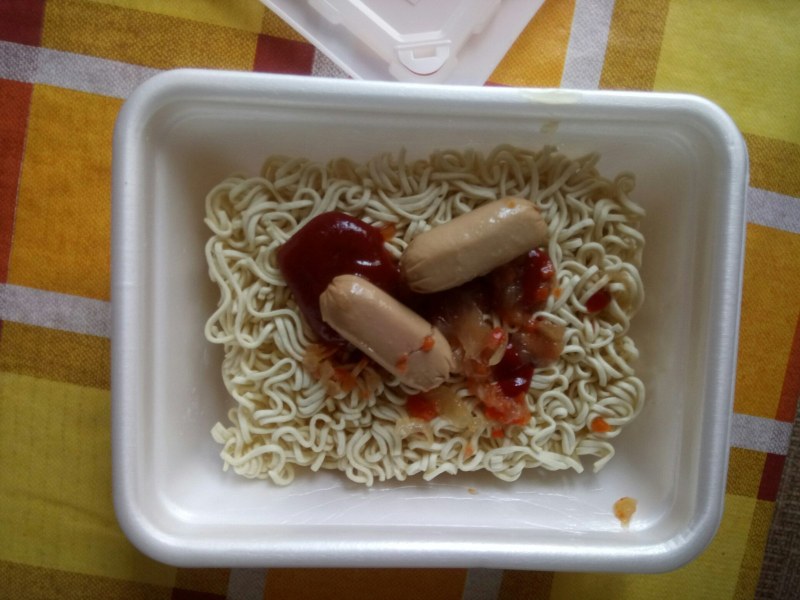 Доширак с сосисками