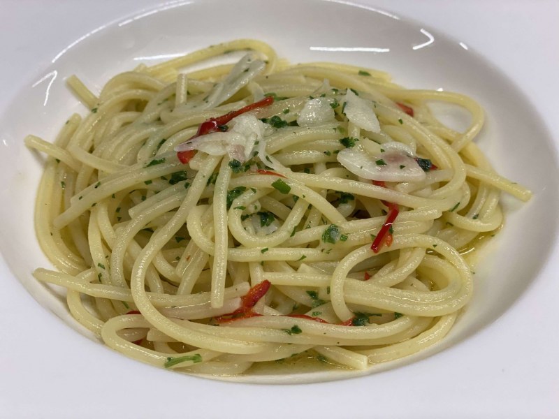 Спагетти aglio olio