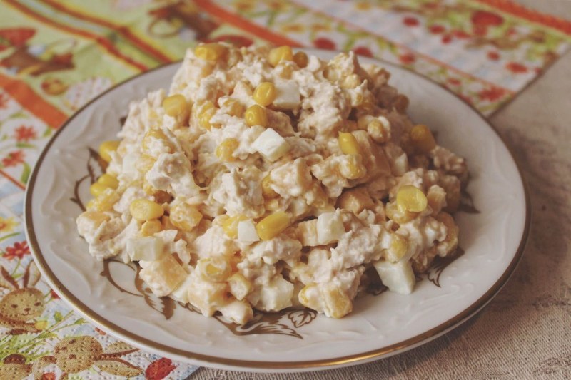 Крабовый салат с ананасом