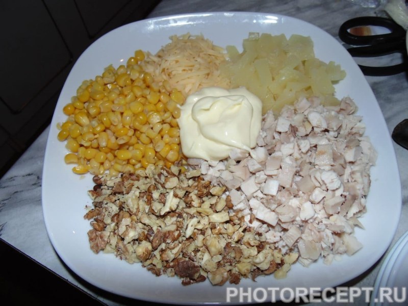 Салат курица ананас кукуруза сыр грецкий орех