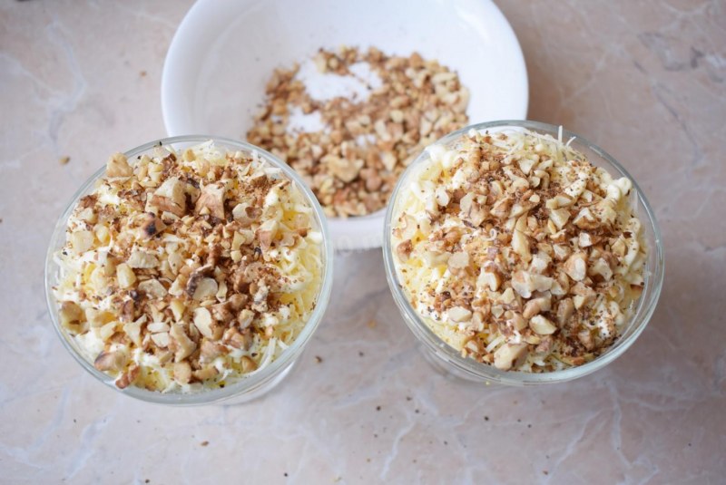 Салат с сыром и грецкими орехами