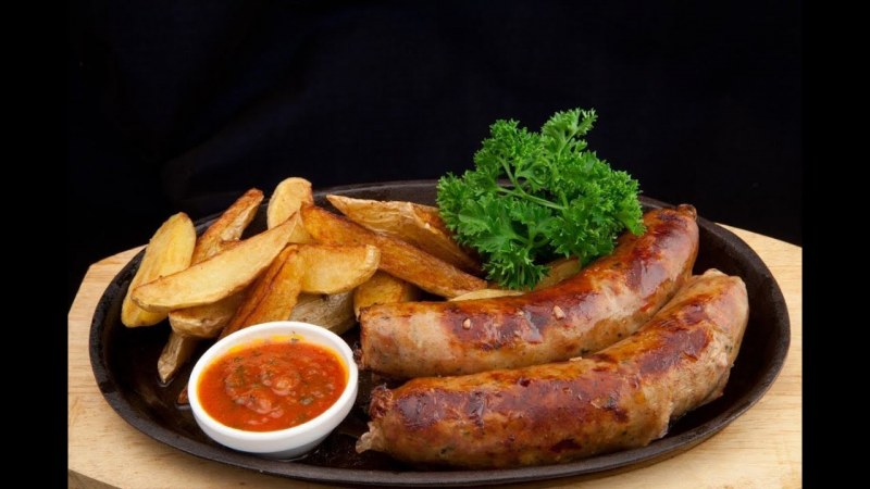 Жареная картошка с колбасками