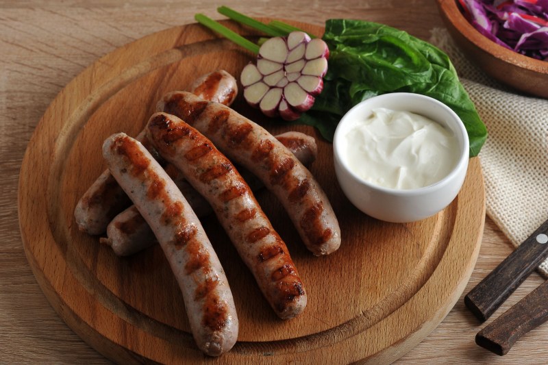 Колбаски с соусом
