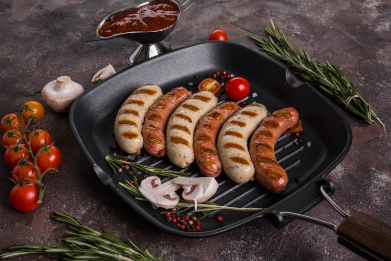 Картофель с колбасками в духовке