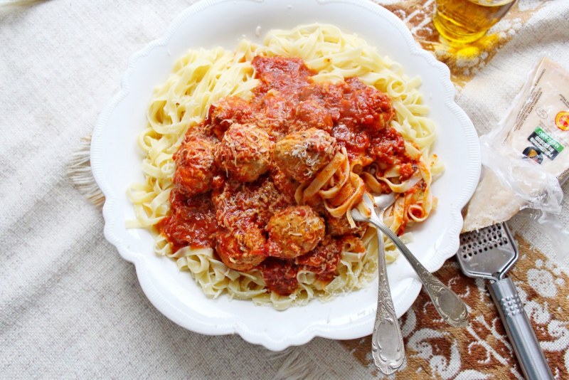 Тефтели с макаронами