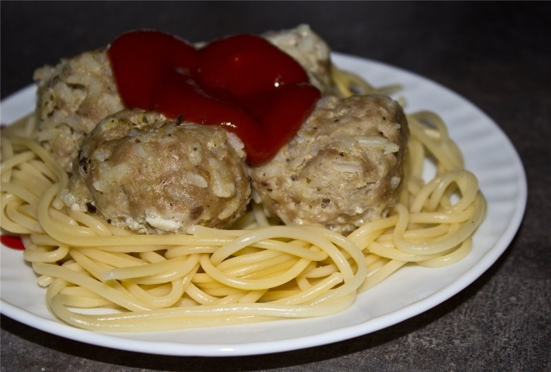 Тефтели с макаронами