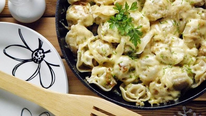 Жареные пельмени с сыром