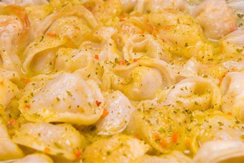 Пельмени в духовке с сыром
