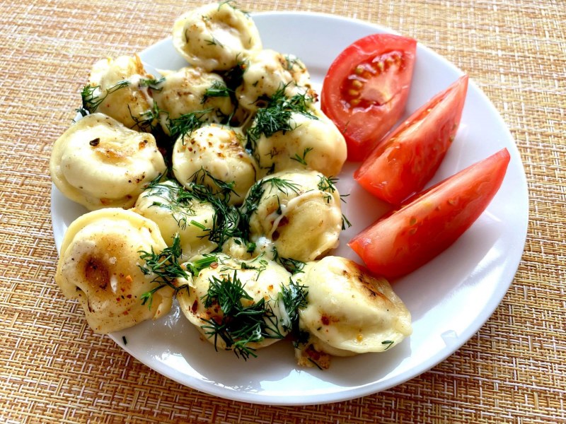 Жареные пельмени с сыром