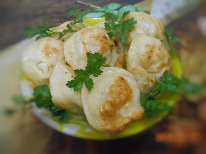 Пельмени в духовке с сыром