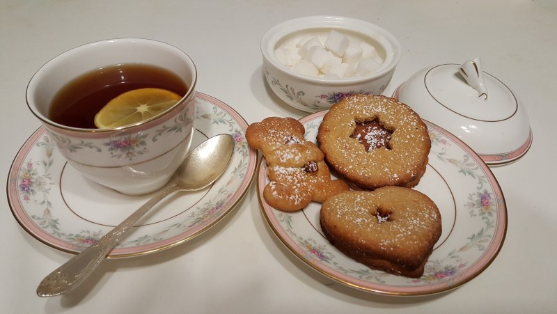 Чай с сухарями