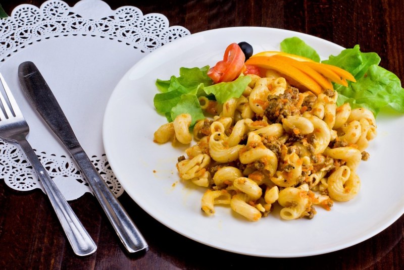 Макароны по-флотски с тушенкой