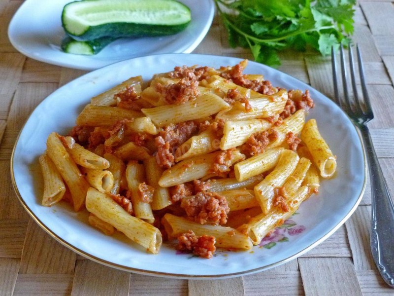 Макароны по-флотски с фаршем на сковороде