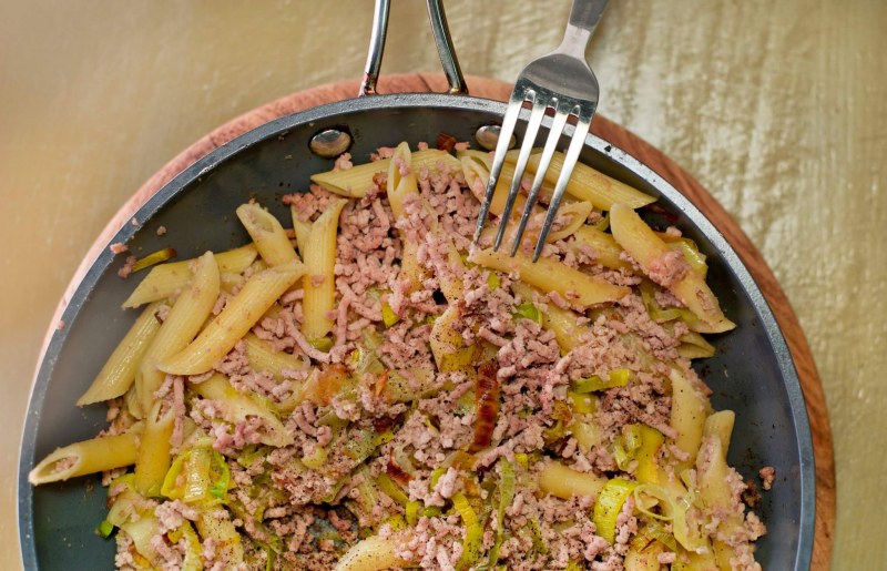 Макароны по-флотски с тушенкой