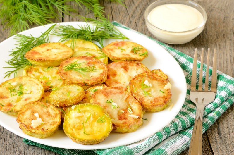 Кабачки «с сырной начинкой в чесночном соусе»