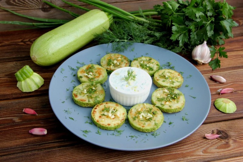 Жареные кабачки с чесноком