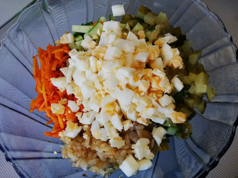 Салат из куриной печени