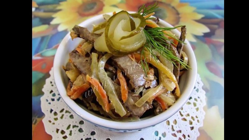 Салат Обжорка с куриной печенью