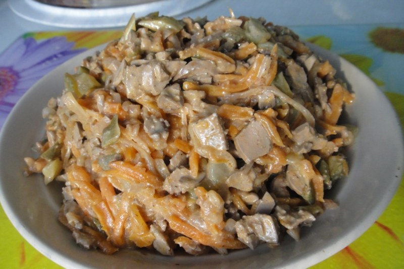 Салат с печенью слоями